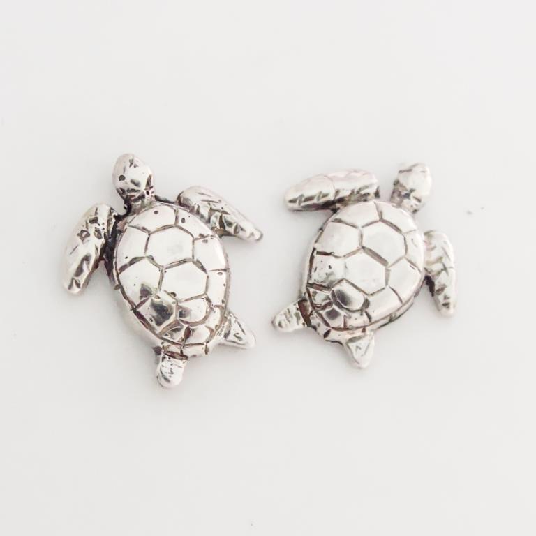 Goldfish-Jewellery-Design-Studio-sea-turtle-stud-earrings
